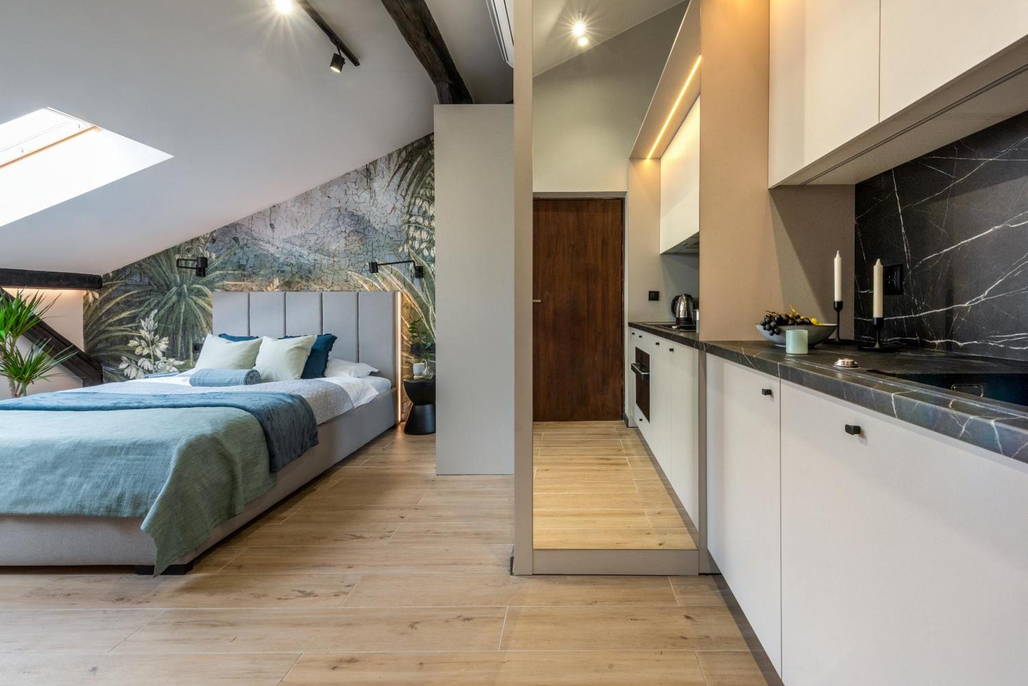 Skyline Apartment *