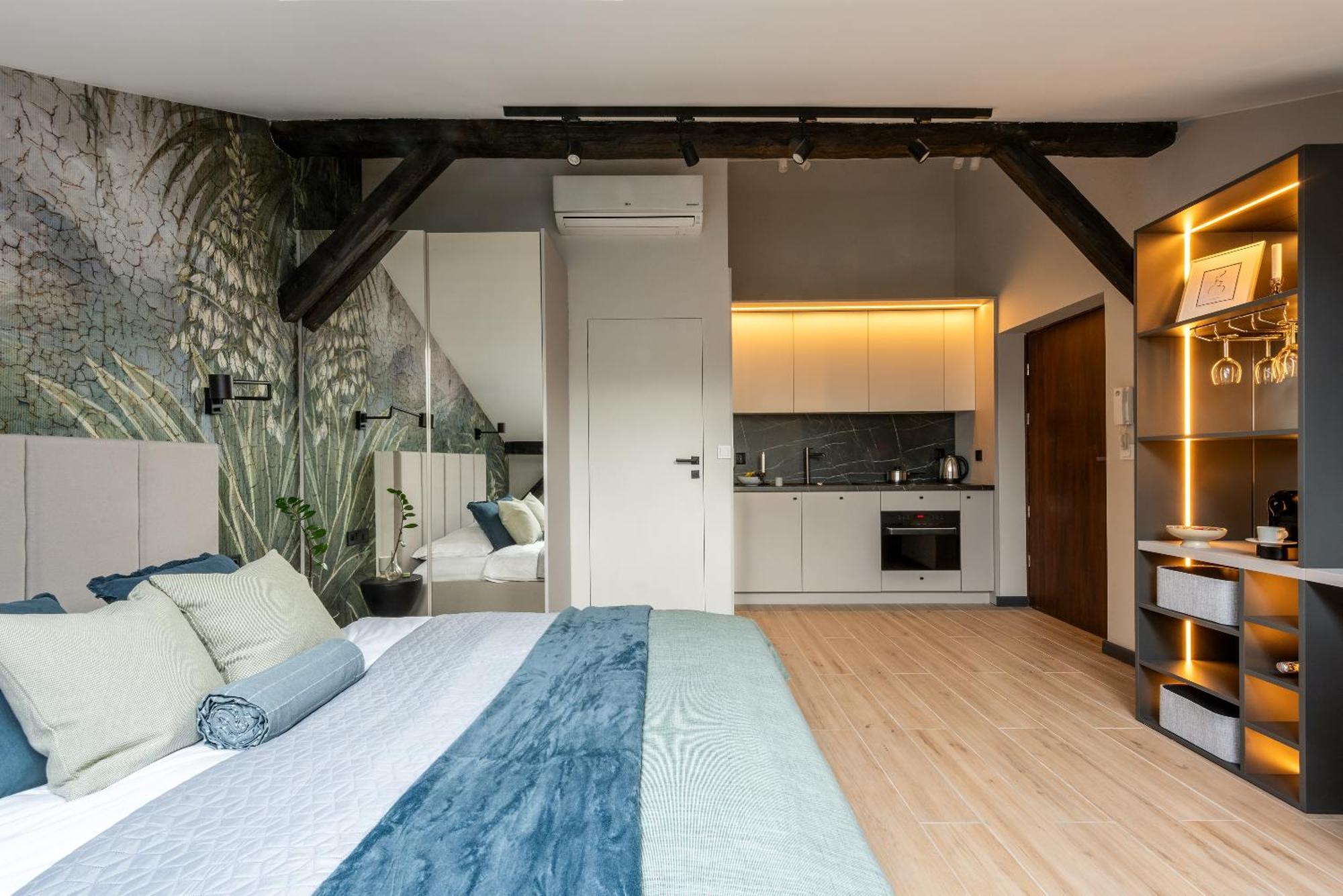 Skyline Apartment *